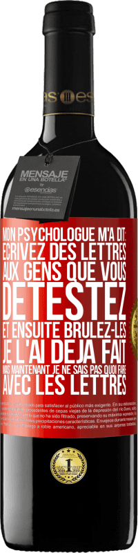 «Mon psychologue m'a dit: écrivez des lettres aux gens que vous détestez et ensuite brûlez-les. Je l'ai déjà fait, mais maintenan» Édition RED MBE Réserve