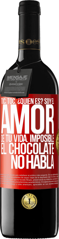 Envío gratis | Vino Tinto Edición RED MBE Reserva Toc, toc. ¿Quién es? Soy el amor de tu vida. Imposible, el chocolate no habla Etiqueta Roja. Etiqueta personalizable Reserva 12 Meses Cosecha 2014 Tempranillo