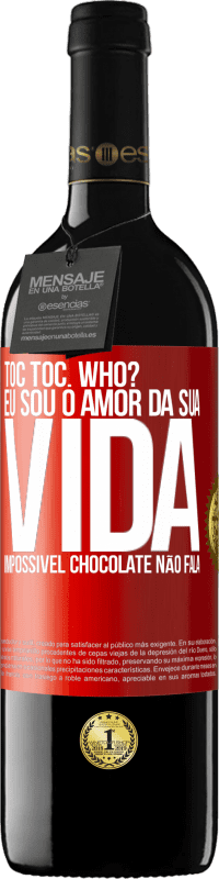 Envio grátis | Vinho tinto Edição RED MBE Reserva TOC Toc. Who? Eu sou o amor da sua vida. Impossível chocolate não fala Etiqueta Vermelha. Etiqueta personalizável Reserva 12 Meses Colheita 2014 Tempranillo