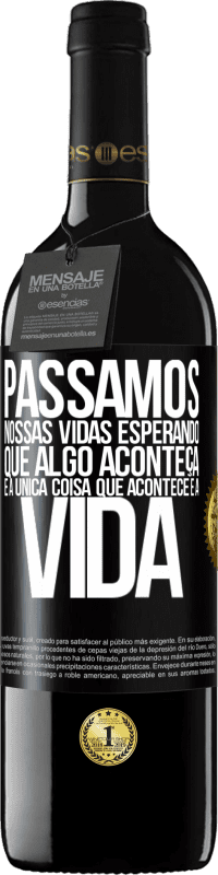 «Passamos nossas vidas esperando que algo aconteça, e a única coisa que acontece é a vida» Edição RED MBE Reserva