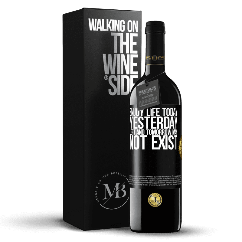 24,95 € Free Shipping | Red Wine RED Edition Crianza 6 Months Enjoy life today yesterday left and tomorrow may not exist Black Label. Customizable label Aging in oak barrels 6 Months Harvest 2019 Tempranillo