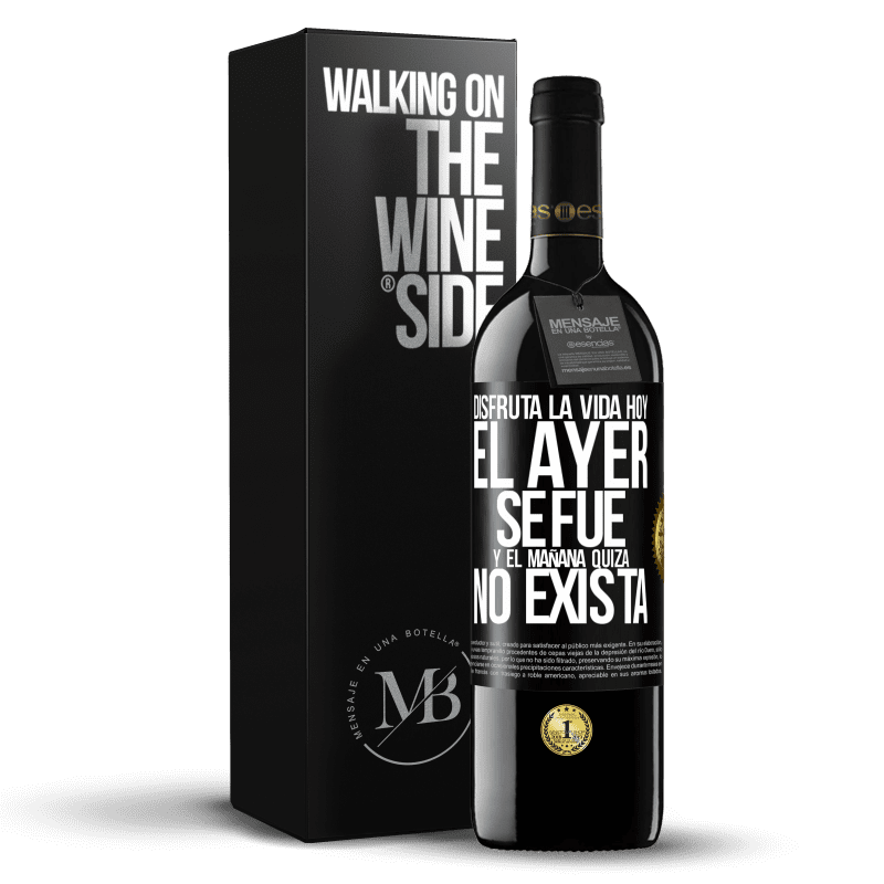 39,95 € Envío gratis | Vino Tinto Edición RED MBE Reserva Disfruta la vida hoy el ayer se fue y el mañana quizá no exista Etiqueta Negra. Etiqueta personalizable Reserva 12 Meses Cosecha 2016 Tempranillo