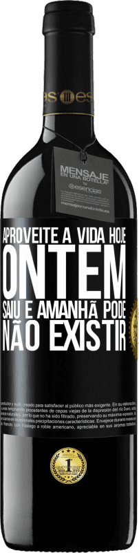 39,95 € | Vinho tinto Edição RED MBE Reserva Aproveite a vida hoje ontem saiu e amanhã pode não existir Etiqueta Preta. Etiqueta personalizável Reserva 12 Meses Colheita 2016 Tempranillo