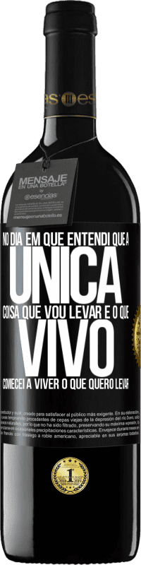 Envio grátis | Vinho tinto Edição RED MBE Reserva No dia em que entendi que a única coisa que vou levar é o que vivo, comecei a viver o que quero levar Etiqueta Preta. Etiqueta personalizável Reserva 12 Meses Colheita 2014 Tempranillo