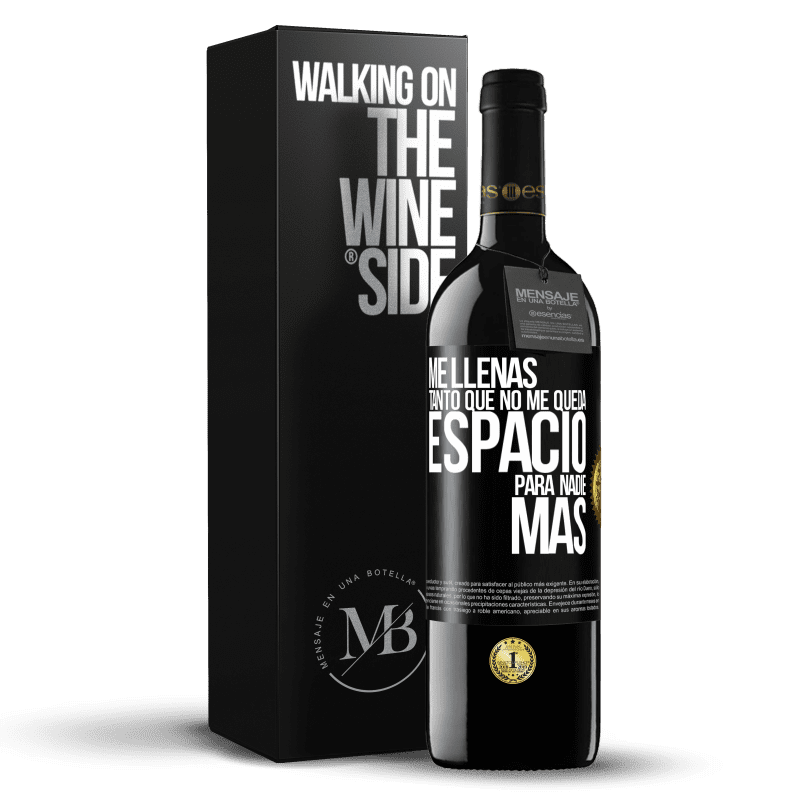 39,95 € Envío gratis | Vino Tinto Edición RED MBE Reserva Me llenas tanto que no me queda espacio para nadie más Etiqueta Negra. Etiqueta personalizable Reserva 12 Meses Cosecha 2015 Tempranillo