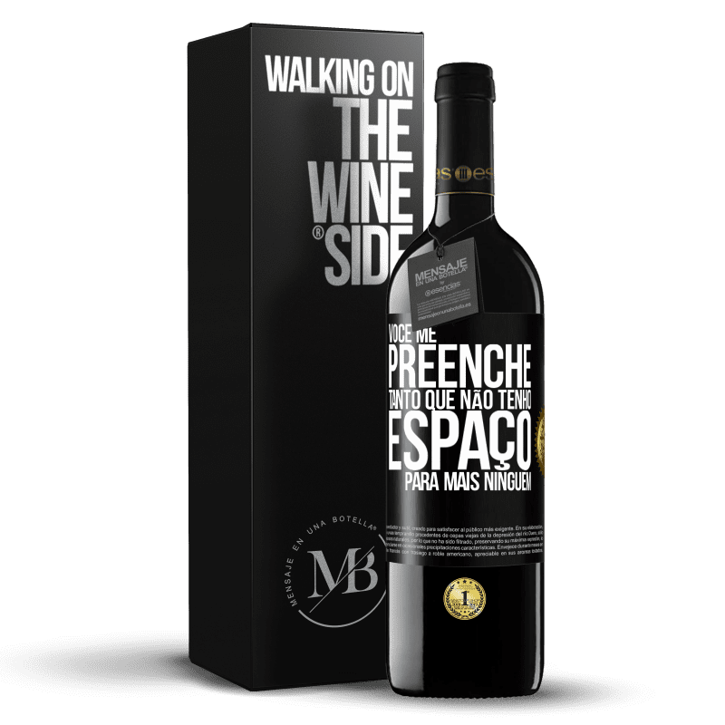 39,95 € Envio grátis | Vinho tinto Edição RED MBE Reserva Você me preenche tanto que não tenho espaço para mais ninguém Etiqueta Preta. Etiqueta personalizável Reserva 12 Meses Colheita 2015 Tempranillo