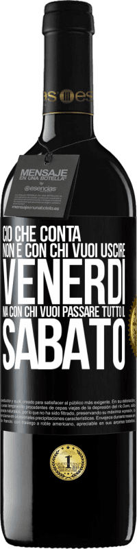 39,95 € Spedizione Gratuita | Vino rosso Edizione RED MBE Riserva Ciò che conta non è con chi vuoi uscire venerdì, ma con chi vuoi passare tutto il sabato Etichetta Nera. Etichetta personalizzabile Riserva 12 Mesi Raccogliere 2014 Tempranillo