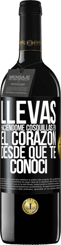 39,95 € Envío gratis | Vino Tinto Edición RED MBE Reserva Llevas haciéndome cosquillas en el corazón desde que te conocí Etiqueta Negra. Etiqueta personalizable Reserva 12 Meses Cosecha 2016 Tempranillo