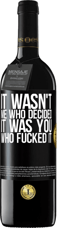 24,95 € Free Shipping | Red Wine RED Edition Crianza 6 Months It wasn't me who decided, it was you who fucked it Black Label. Customizable label Aging in oak barrels 6 Months Harvest 2019 Tempranillo