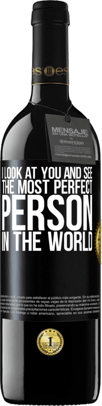 39,95 € | Red Wine RED Edition MBE Reserve I look at you and see the most perfect person in the world Black Label. Customizable label Reserve 12 Months Harvest 2014 Tempranillo