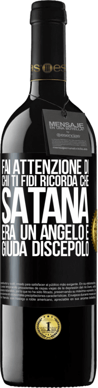 39,95 € | Vino rosso Edizione RED MBE Riserva Fai attenzione di chi ti fidi. Ricorda che Satana era un angelo e Giuda discepolo Etichetta Nera. Etichetta personalizzabile Riserva 12 Mesi Raccogliere 2015 Tempranillo