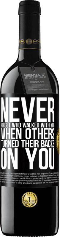 39,95 € | Red Wine RED Edition MBE Reserve Never forget who walked with you when others turned their backs on you Black Label. Customizable label Reserve 12 Months Harvest 2015 Tempranillo