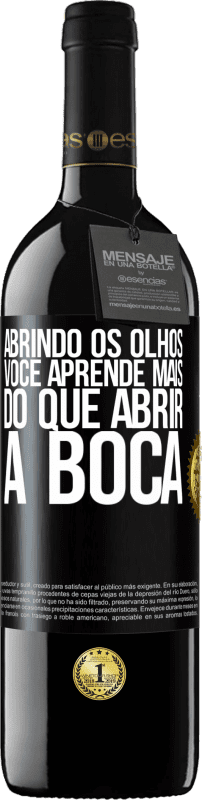 39,95 € | Vinho tinto Edição RED MBE Reserva Abrindo os olhos, você aprende mais do que abrir a boca Etiqueta Preta. Etiqueta personalizável Reserva 12 Meses Colheita 2015 Tempranillo