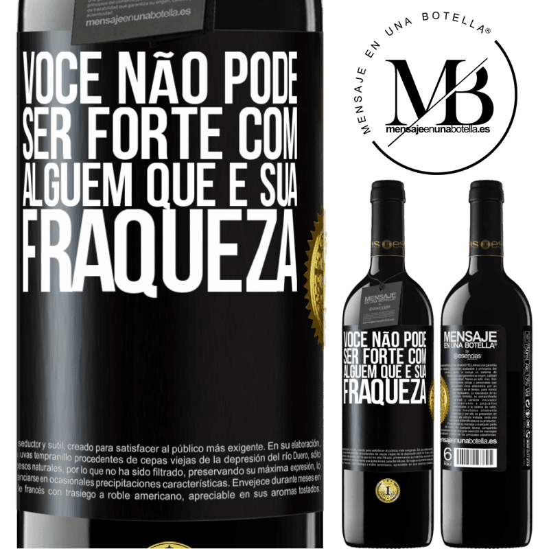 39,95 € Envio grátis | Vinho tinto Edição RED MBE Reserva Você não pode ser forte com alguém que é sua fraqueza Etiqueta Preta. Etiqueta personalizável Reserva 12 Meses Colheita 2015 Tempranillo