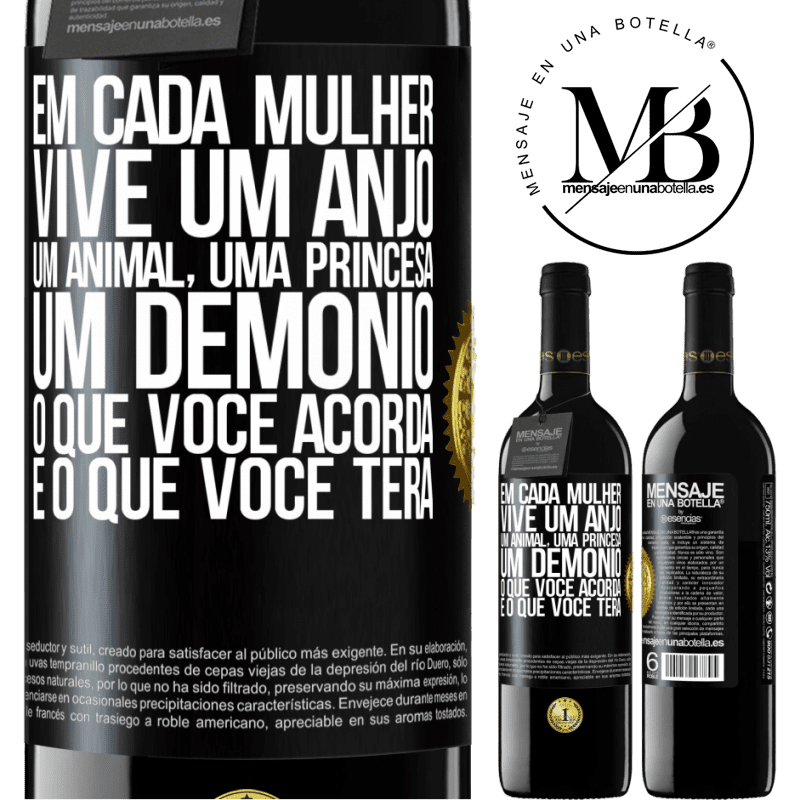 39,95 € Envio grátis | Vinho tinto Edição RED MBE Reserva Em cada mulher vive um anjo, um animal, uma princesa, um demônio. O que você acorda é o que você terá Etiqueta Preta. Etiqueta personalizável Reserva 12 Meses Colheita 2015 Tempranillo