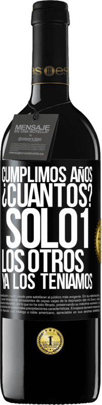 39,95 € Envío gratis | Vino Tinto Edición RED MBE Reserva Cumplimos años. ¿Cuantos? sólo 1. Los otros ya los teníamos Etiqueta Negra. Etiqueta personalizable Reserva 12 Meses Cosecha 2014 Tempranillo