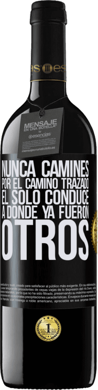 39,95 € | Vino Tinto Edición RED MBE Reserva Nunca camines por el camino trazado, él sólo conduce a donde ya fueron otros Etiqueta Negra. Etiqueta personalizable Reserva 12 Meses Cosecha 2014 Tempranillo