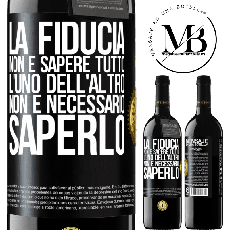 39,95 € Spedizione Gratuita | Vino rosso Edizione RED MBE Riserva La fiducia non è sapere tutto l'uno dell'altro. Non è necessario saperlo Etichetta Nera. Etichetta personalizzabile Riserva 12 Mesi Raccogliere 2016 Tempranillo