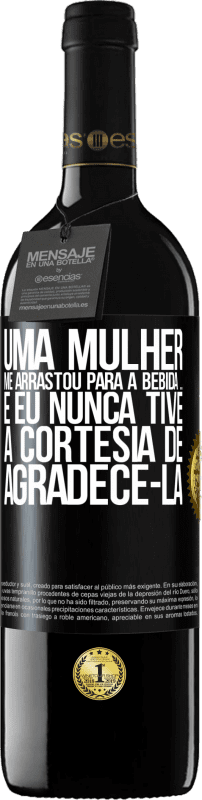 39,95 € Envio grátis | Vinho tinto Edição RED MBE Reserva Uma mulher me arrastou para a bebida ... E eu nunca tive a cortesia de agradecê-la Etiqueta Preta. Etiqueta personalizável Reserva 12 Meses Colheita 2016 Tempranillo