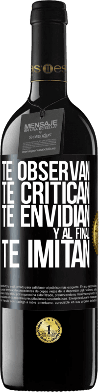 39,95 € | Vino Tinto Edición RED MBE Reserva Te observan, te critican, te envidian… y al final, te imitan Etiqueta Negra. Etiqueta personalizable Reserva 12 Meses Cosecha 2015 Tempranillo