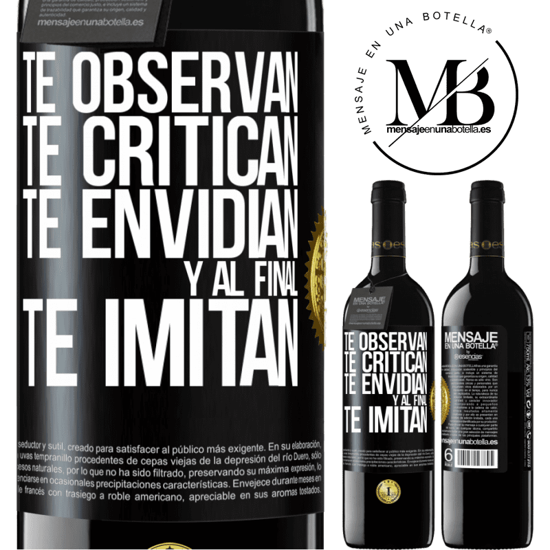 39,95 € Envío gratis | Vino Tinto Edición RED MBE Reserva Te observan, te critican, te envidian… y al final, te imitan Etiqueta Negra. Etiqueta personalizable Reserva 12 Meses Cosecha 2016 Tempranillo