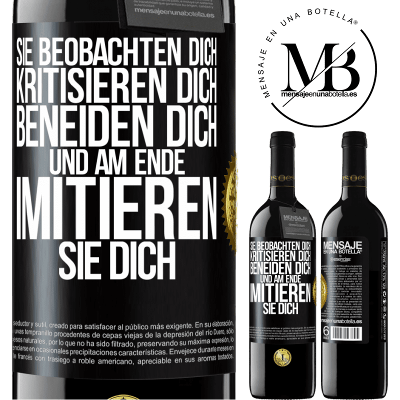 39,95 € Kostenloser Versand | Rotwein RED Ausgabe MBE Reserve Sie beobachten dich, kritisieren dich, beneiden dich... und am Ende imitieren sie dich Schwarzes Etikett. Anpassbares Etikett Reserve 12 Monate Ernte 2015 Tempranillo