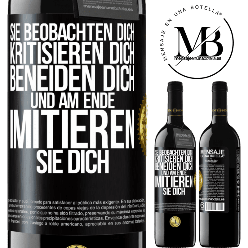 39,95 € Kostenloser Versand | Rotwein RED Ausgabe MBE Reserve Sie beobachten dich, kritisieren dich, beneiden dich... und am Ende imitieren sie dich Schwarzes Etikett. Anpassbares Etikett Reserve 12 Monate Ernte 2016 Tempranillo