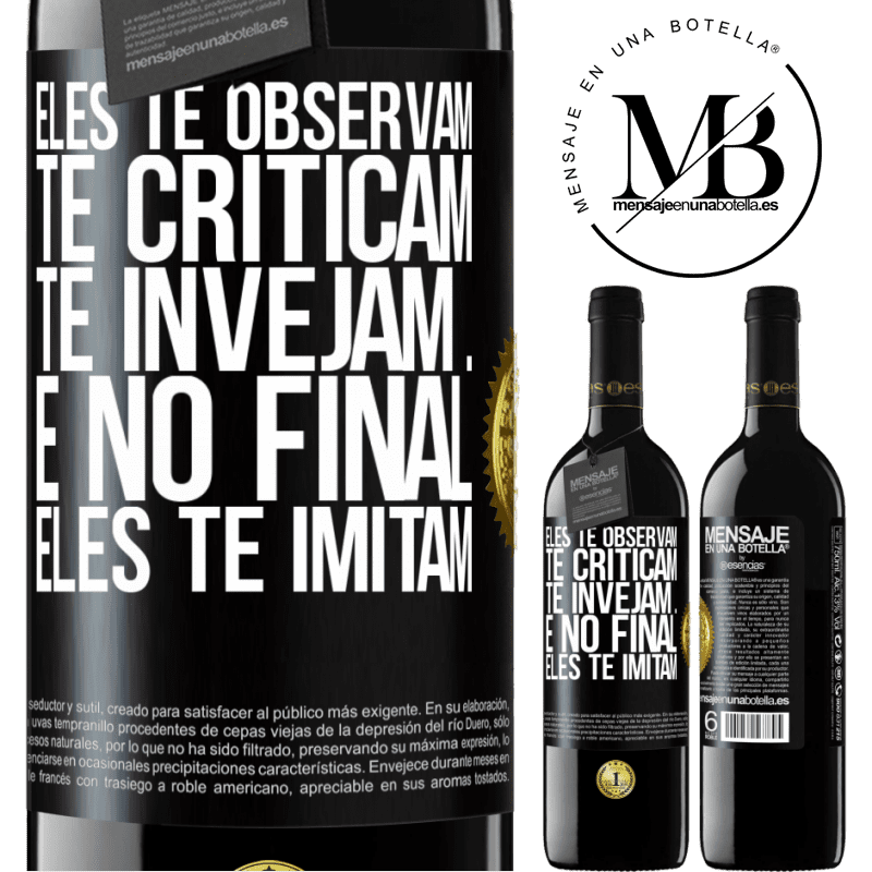 39,95 € Envio grátis | Vinho tinto Edição RED MBE Reserva Eles te observam, te criticam, te invejam ... e no final, eles te imitam Etiqueta Preta. Etiqueta personalizável Reserva 12 Meses Colheita 2016 Tempranillo