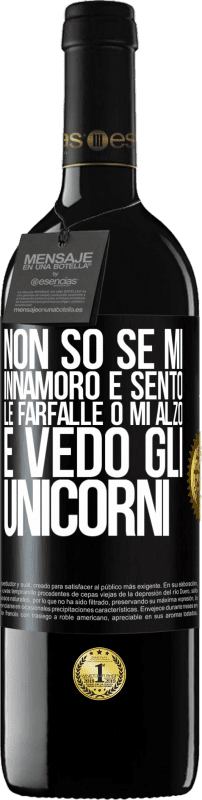 39,95 € | Vino rosso Edizione RED MBE Riserva Non so se mi innamoro e sento le farfalle o mi alzo e vedo gli unicorni Etichetta Nera. Etichetta personalizzabile Riserva 12 Mesi Raccogliere 2015 Tempranillo