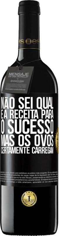 39,95 € | Vinho tinto Edição RED MBE Reserva Não sei qual é a receita para o sucesso. Mas os ovos certamente carregam Etiqueta Preta. Etiqueta personalizável Reserva 12 Meses Colheita 2015 Tempranillo