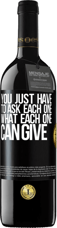 39,95 € 免费送货 | 红酒 RED版 MBE 预订 您只需要问每个人，每个人能给什么 黑标. 可自定义的标签 预订 12 个月 收成 2016 Tempranillo