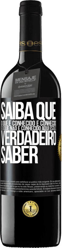 39,95 € | Vinho tinto Edição RED MBE Reserva Saiba que o que é conhecido é conhecido e o que não é conhecido aqui está o verdadeiro saber Etiqueta Preta. Etiqueta personalizável Reserva 12 Meses Colheita 2015 Tempranillo