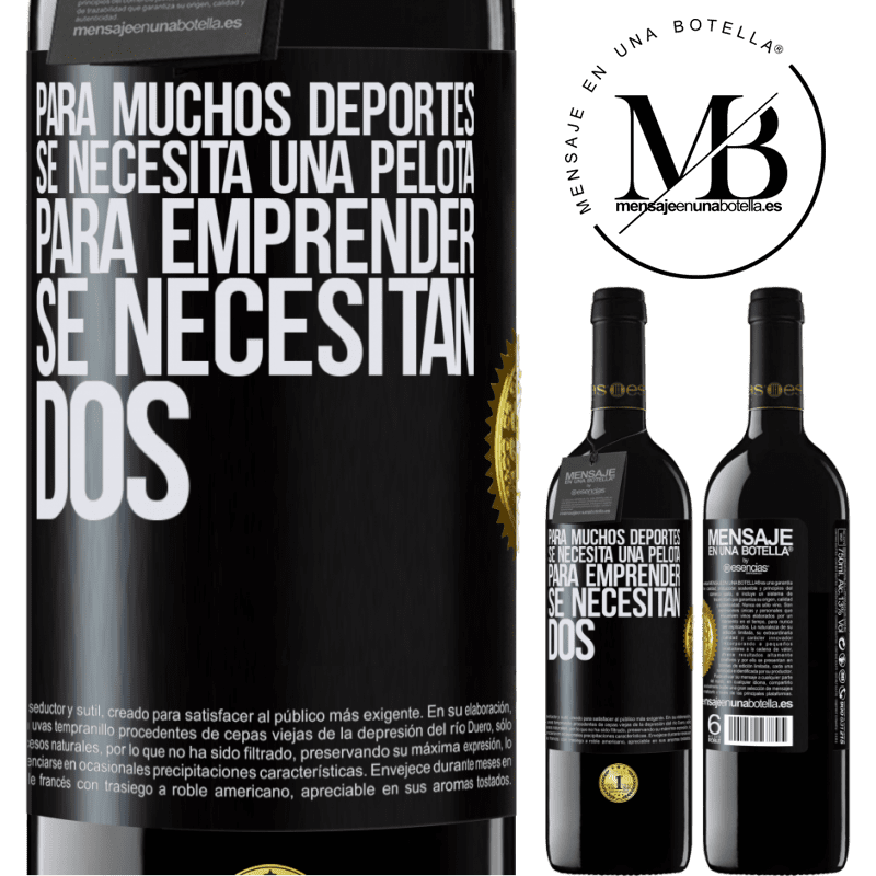 39,95 € Envío gratis | Vino Tinto Edición RED MBE Reserva Para muchos deportes se necesita una pelota. Para emprender, se necesitan dos Etiqueta Negra. Etiqueta personalizable Reserva 12 Meses Cosecha 2015 Tempranillo