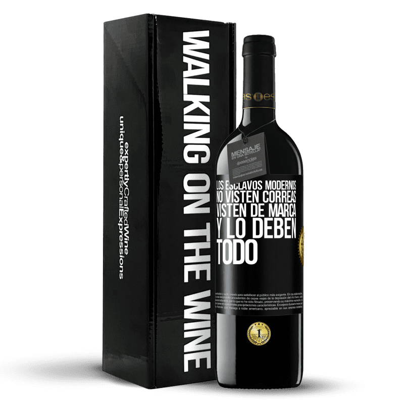 39,95 € Envío gratis | Vino Tinto Edición RED MBE Reserva Los esclavos modernos no visten correas. Visten de marca y lo deben todo Etiqueta Negra. Etiqueta personalizable Reserva 12 Meses Cosecha 2015 Tempranillo