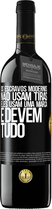 39,95 € | Vinho tinto Edição RED MBE Reserva Os escravos modernos não usam tiras. Eles usam uma marca e devem tudo Etiqueta Preta. Etiqueta personalizável Reserva 12 Meses Colheita 2016 Tempranillo