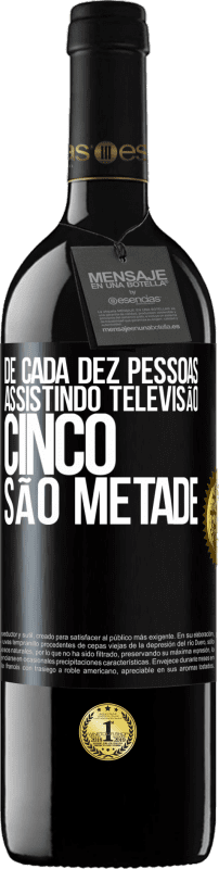 39,95 € | Vinho tinto Edição RED MBE Reserva De cada dez pessoas assistindo televisão, cinco são metade Etiqueta Preta. Etiqueta personalizável Reserva 12 Meses Colheita 2015 Tempranillo