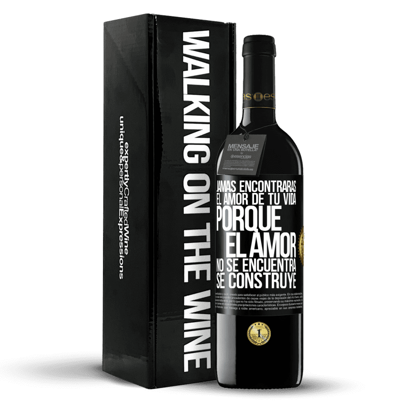 39,95 € Envío gratis | Vino Tinto Edición RED MBE Reserva Jamás encontrarás el amor de tu vida. Porque el amor no se encuentra, se construye Etiqueta Negra. Etiqueta personalizable Reserva 12 Meses Cosecha 2015 Tempranillo