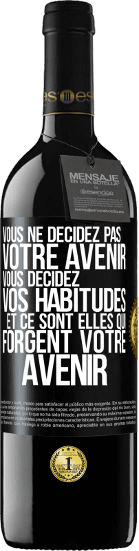 39,95 € Envoi gratuit | Vin rouge Édition RED MBE Réserve Vous ne décidez pas votre avenir. Vous décidez vos habitudes et ce sont elles qui forgent votre avenir Étiquette Noire. Étiquette personnalisable Réserve 12 Mois Récolte 2014 Tempranillo