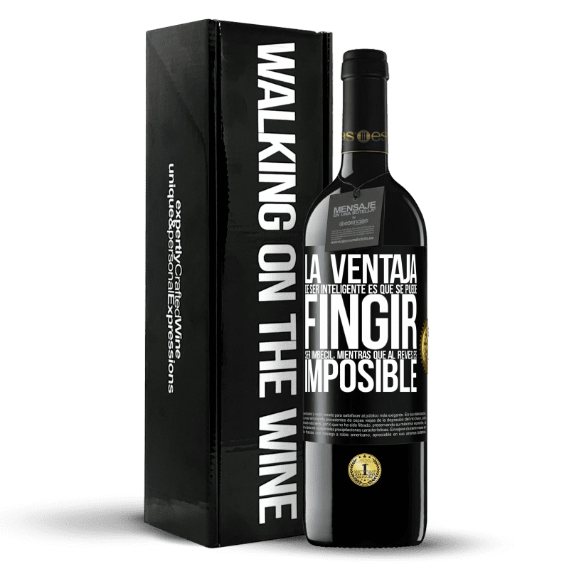 39,95 € Envío gratis | Vino Tinto Edición RED MBE Reserva La ventaja de ser inteligente es que se puede fingir ser imbécil, mientras que al revés es imposible Etiqueta Negra. Etiqueta personalizable Reserva 12 Meses Cosecha 2016 Tempranillo