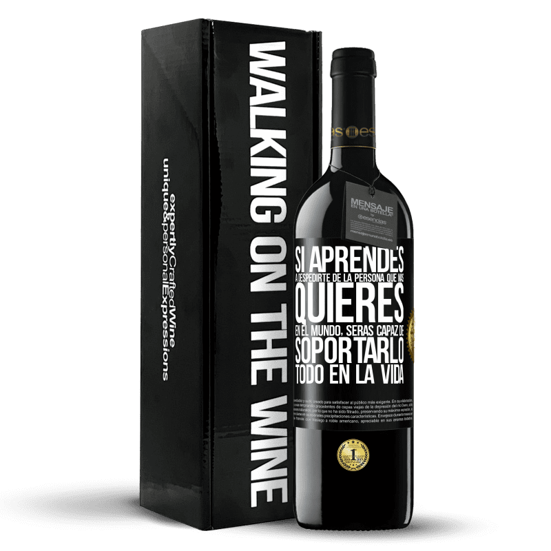 39,95 € Envío gratis | Vino Tinto Edición RED MBE Reserva Si aprendes a despedirte de la persona que más quieres en el mundo, serás capaz de soportarlo todo en la vida Etiqueta Negra. Etiqueta personalizable Reserva 12 Meses Cosecha 2015 Tempranillo