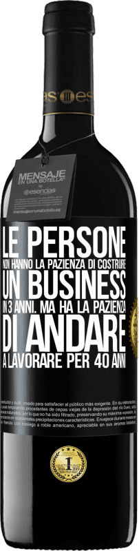 39,95 € | Vino rosso Edizione RED MBE Riserva Le persone non hanno la pazienza di costruire un business in 3 anni. Ma ha la pazienza di andare a lavorare per 40 anni Etichetta Nera. Etichetta personalizzabile Riserva 12 Mesi Raccogliere 2015 Tempranillo