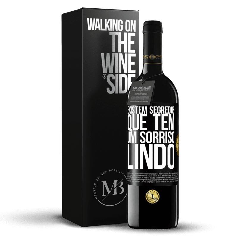 39,95 € Envio grátis | Vinho tinto Edição RED MBE Reserva Existem segredos que têm um sorriso lindo Etiqueta Preta. Etiqueta personalizável Reserva 12 Meses Colheita 2015 Tempranillo