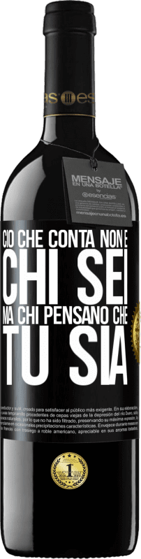 «Ciò che conta non è chi sei, ma chi pensano che tu sia» Edizione RED MBE Riserva