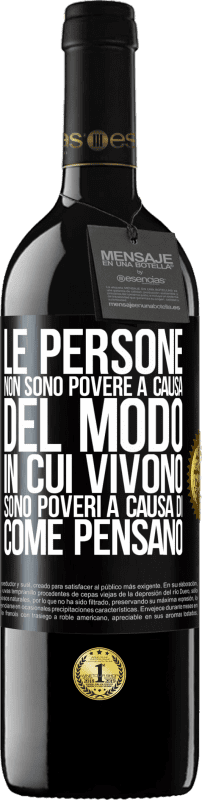 39,95 € Spedizione Gratuita | Vino rosso Edizione RED MBE Riserva Le persone non sono povere a causa del modo in cui vivono. È povero a causa di come pensa Etichetta Nera. Etichetta personalizzabile Riserva 12 Mesi Raccogliere 2016 Tempranillo