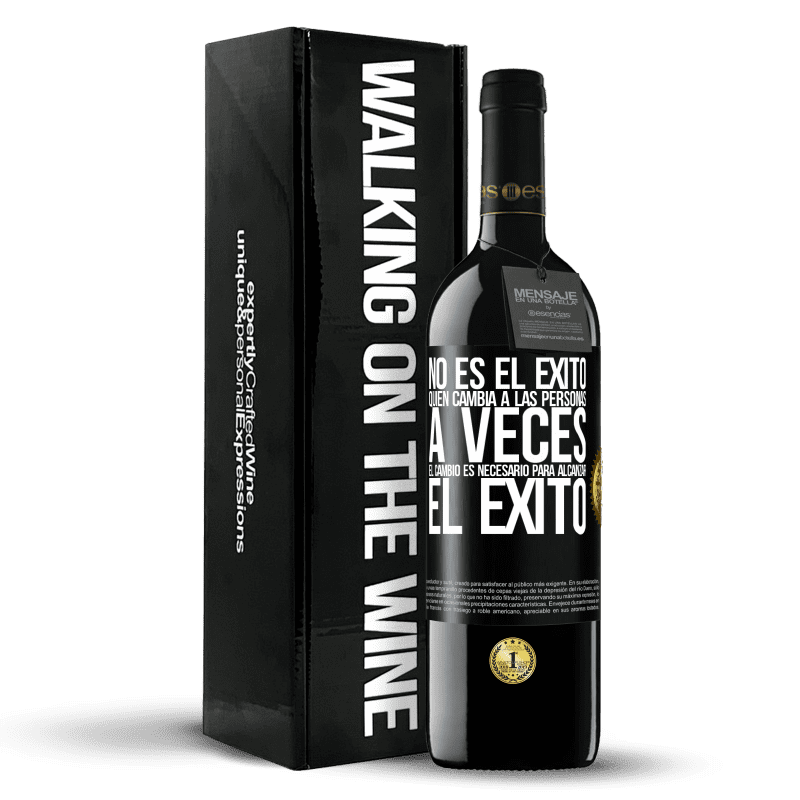 39,95 € Envío gratis | Vino Tinto Edición RED MBE Reserva No es el éxito quien cambia a las personas. A veces el cambio es necesario para alcanzar el éxito Etiqueta Negra. Etiqueta personalizable Reserva 12 Meses Cosecha 2015 Tempranillo