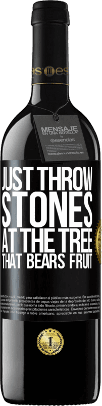 39,95 € 送料無料 | 赤ワイン REDエディション MBE 予約する 結実した木に石を投げるだけ ブラックラベル. カスタマイズ可能なラベル 予約する 12 月 収穫 2014 Tempranillo