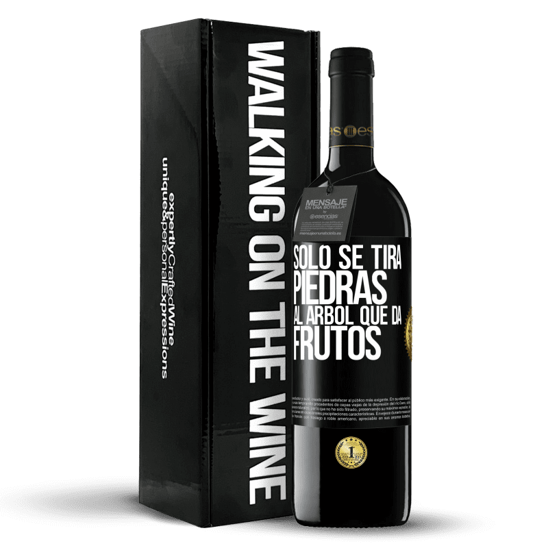 39,95 € Envío gratis | Vino Tinto Edición RED MBE Reserva Sólo se tira piedras al árbol que da frutos Etiqueta Negra. Etiqueta personalizable Reserva 12 Meses Cosecha 2016 Tempranillo