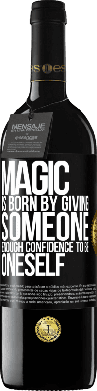 39,95 € Free Shipping | Red Wine RED Edition MBE Reserve Magic is born by giving someone enough confidence to be oneself Black Label. Customizable label Reserve 12 Months Harvest 2014 Tempranillo