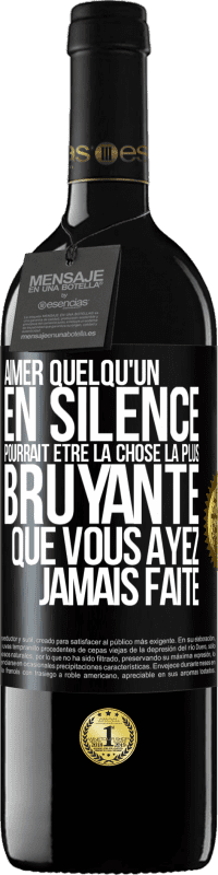 39,95 € | Vin rouge Édition RED MBE Réserve Aimer quelqu'un en silence pourrait être la chose la plus bruyante que vous ayez jamais faite Étiquette Noire. Étiquette personnalisable Réserve 12 Mois Récolte 2015 Tempranillo