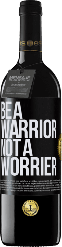 39,95 € Envío gratis | Vino Tinto Edición RED MBE Reserva Be a warrior, not a worrier Etiqueta Negra. Etiqueta personalizable Reserva 12 Meses Cosecha 2014 Tempranillo